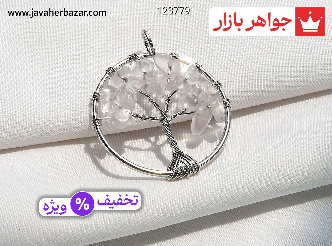 عکس گردنبند در سفید