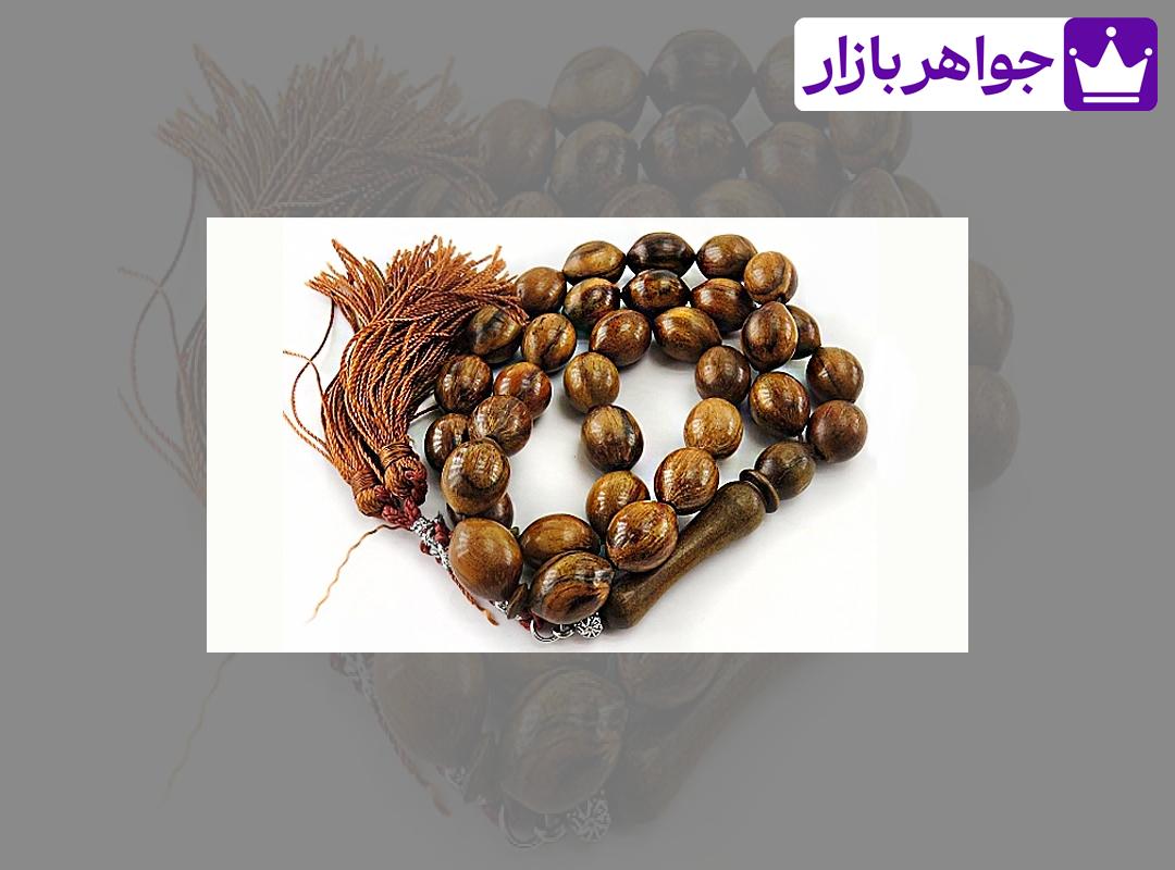 چوب عود و خواص آن چوب عود در شکلهای مختلفی عرضه می گردد : چوبهای خام ، علفهای خرد شده ، پودر یا به شکل مایع و روغن.