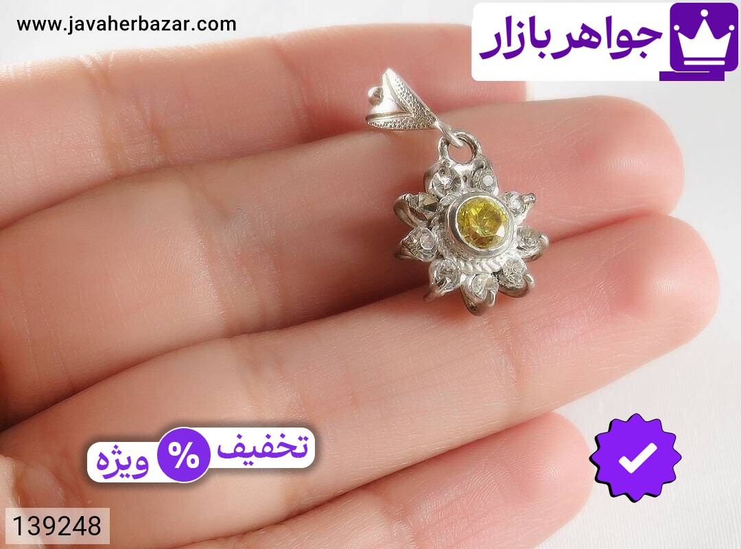تصویر 4 گردنبند کوارتز زرد زنانه با ضمانت اصالت جواهربازار عکس 4 گردنبند کوارتز زرد زنانه اصل جواهربازار – مدل منتخب و موجود برای خرید
