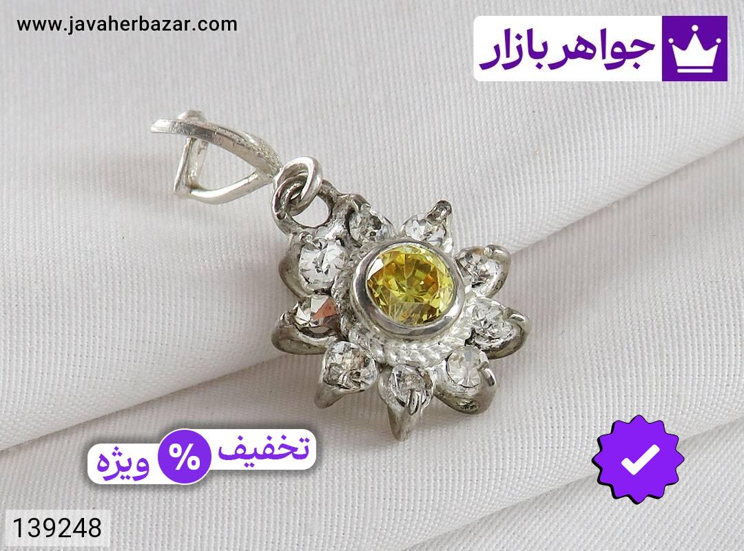 تصویر 5 گردنبند کوارتز زرد زنانه با ضمانت اصالت جواهربازار عکس 5 گردنبند کوارتز زرد زنانه اصل جواهربازار – مدل منتخب و موجود برای خرید